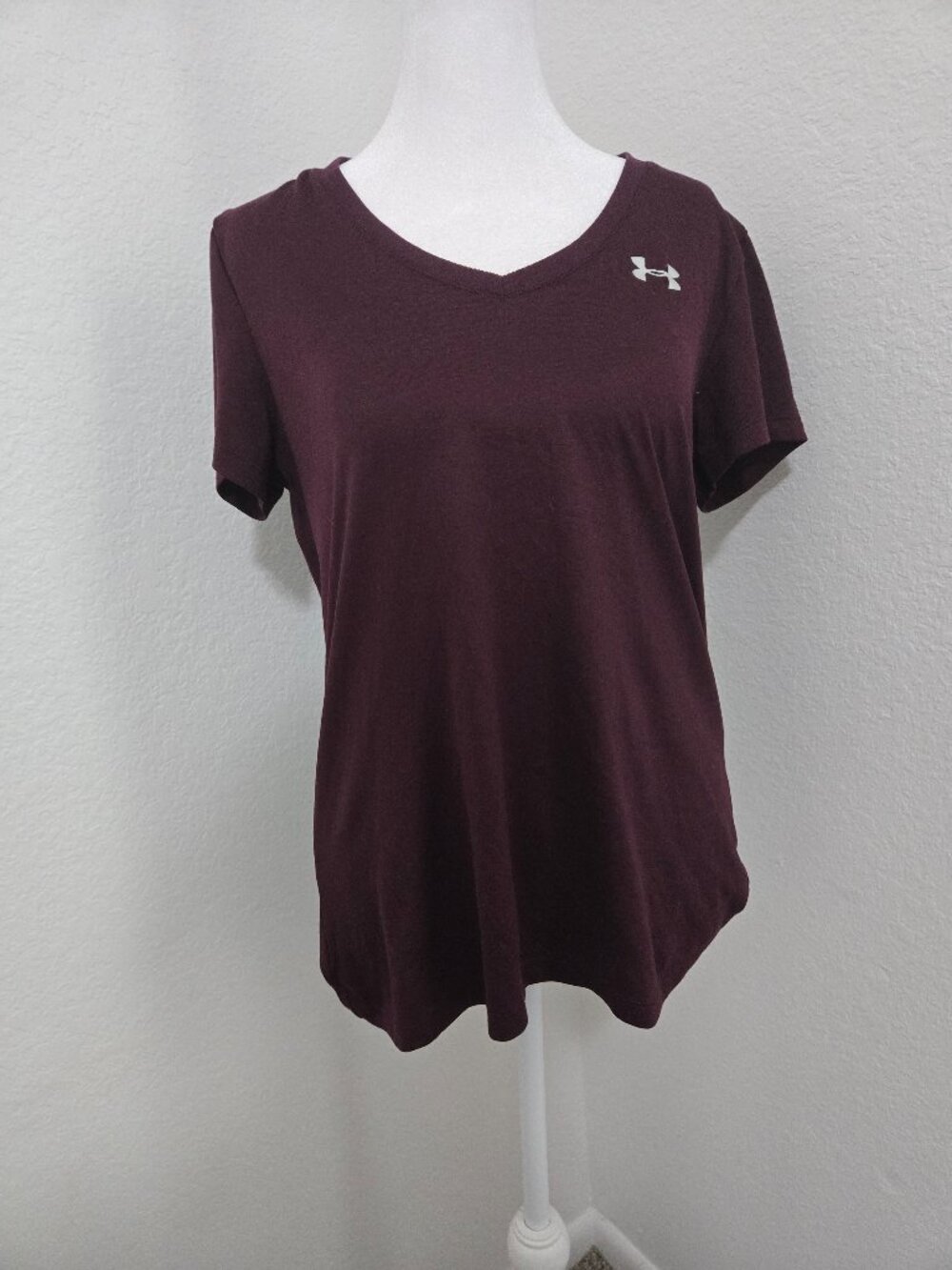Under Armour Shirt in Burgundy